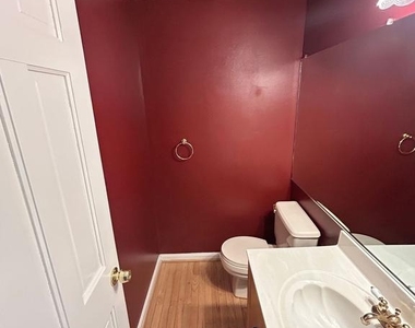 1202 W Abingdon Drive - Photo Thumbnail 6