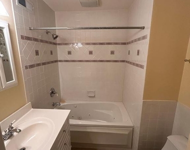 1202 W Abingdon Drive - Photo Thumbnail 13