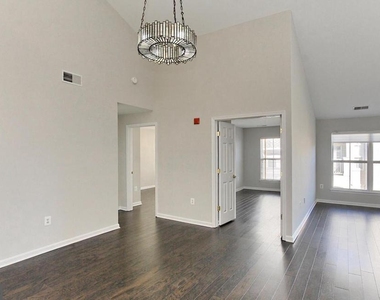 5108 Donovan Drive - Photo Thumbnail 6