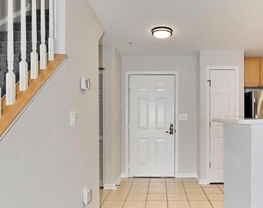 5108 Donovan Drive - Photo Thumbnail 4
