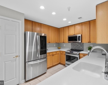5108 Donovan Drive - Photo Thumbnail 16