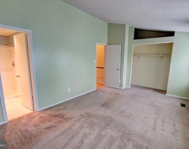 4 Fendall Avenue - Photo Thumbnail 12