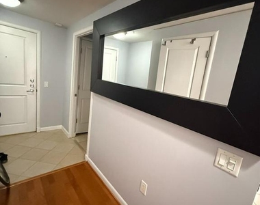 1021 N Garfield Street - Photo Thumbnail 2