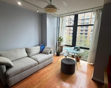 1021 N Garfield Street - Photo Thumbnail 5