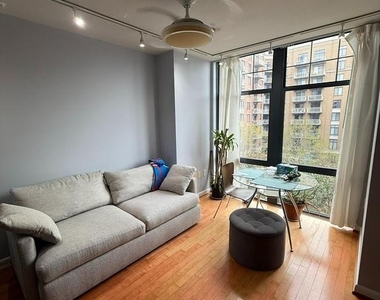 1021 N Garfield Street - Photo Thumbnail 6