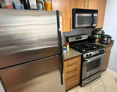 1021 N Garfield Street - Photo Thumbnail 4