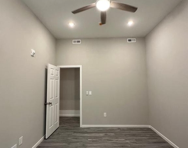 1225 W Dauphin Street - Photo Thumbnail 3