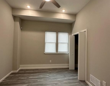 1225 W Dauphin Street - Photo Thumbnail 2