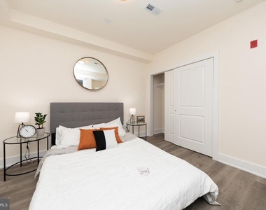 962 N 8th Street - Photo Thumbnail 6