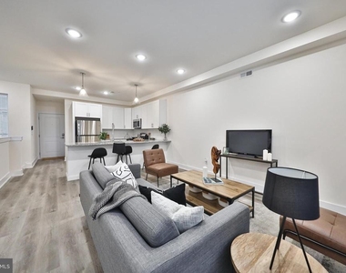 962 N 8th Street - Photo Thumbnail 4