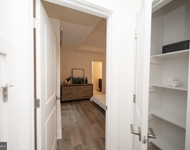 962 N 8th Street - Photo Thumbnail 5