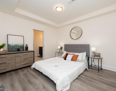 962 N 8th Street - Photo Thumbnail 7