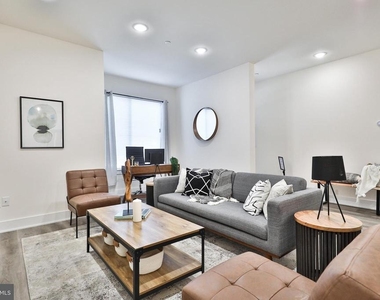 962 N 8th Street - Photo Thumbnail 3