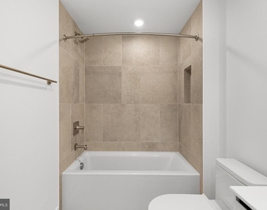 2000 Dreer Street - Photo Thumbnail 9