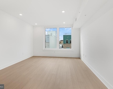 2000 Dreer Street - Photo Thumbnail 4
