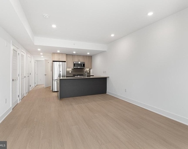 2000 Dreer Street - Photo Thumbnail 5