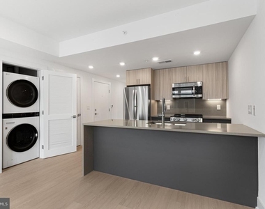 2000 Dreer Street - Photo Thumbnail 3