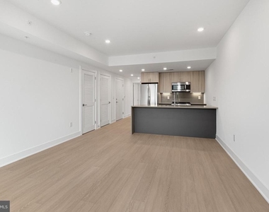 2000 Dreer Street - Photo Thumbnail 6