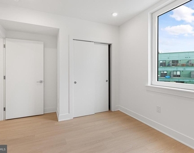 2000 Dreer Street - Photo Thumbnail 11