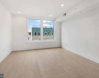 2000 Dreer Street - Photo Thumbnail 7