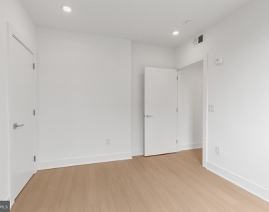 2000 Dreer Street - Photo Thumbnail 19