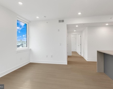 2000 Dreer Street - Photo Thumbnail 8