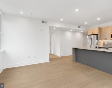 2000 Dreer Street - Photo Thumbnail 10