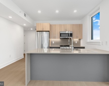2000 Dreer Street - Photo Thumbnail 6