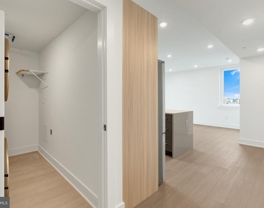 2000 Dreer Street - Photo Thumbnail 20