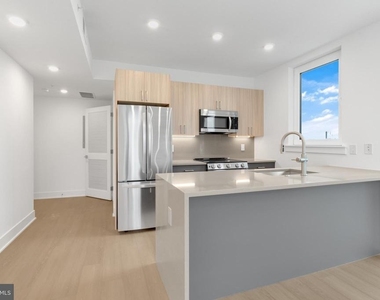 2000 Dreer Street - Photo Thumbnail 5