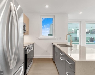 2000 Dreer Street - Photo Thumbnail 3