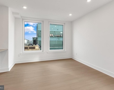 2000 Dreer Street - Photo Thumbnail 7