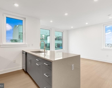 2000 Dreer Street - Photo Thumbnail 2