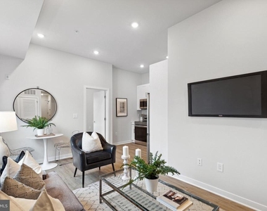 1330 S Patton Street - Photo Thumbnail 5