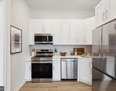 1330 S Patton Street - Photo Thumbnail 7