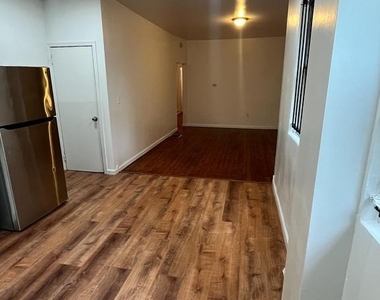 2823 Amber Street - Photo Thumbnail 2