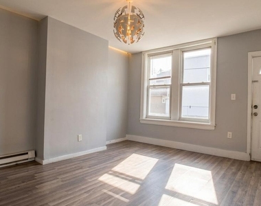 2925 N Marshall Street - Photo Thumbnail 4
