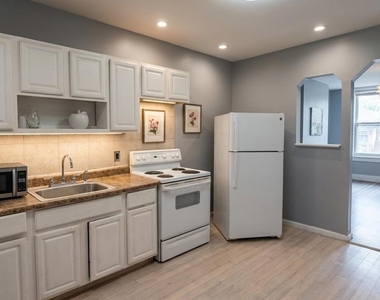 2925 N Marshall Street - Photo Thumbnail 5