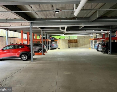 520 Carpenter Lane - Photo Thumbnail 16