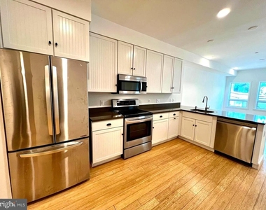 520 Carpenter Lane - Photo Thumbnail 3