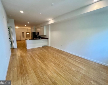 520 Carpenter Lane - Photo Thumbnail 6