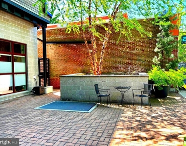 520 Carpenter Lane - Photo Thumbnail 1