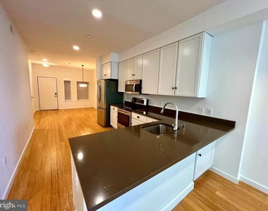 520 Carpenter Lane - Photo Thumbnail 2