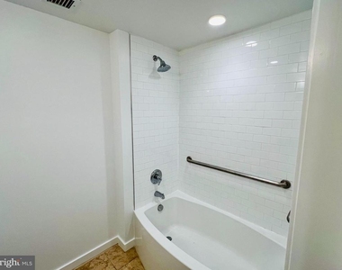520 Carpenter Lane - Photo Thumbnail 14