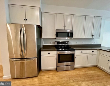 520 Carpenter Lane - Photo Thumbnail 4