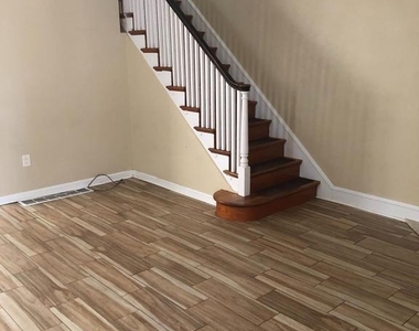 726 E 18th Street - Photo Thumbnail 8