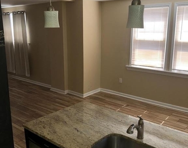 726 E 18th Street - Photo Thumbnail 7