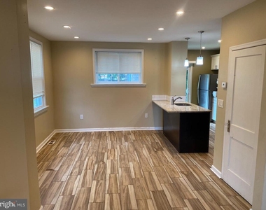 726 E 18th Street - Photo Thumbnail 1
