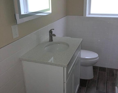 726 E 18th Street - Photo Thumbnail 9