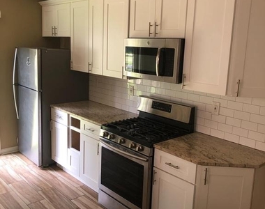 726 E 18th Street - Photo Thumbnail 3